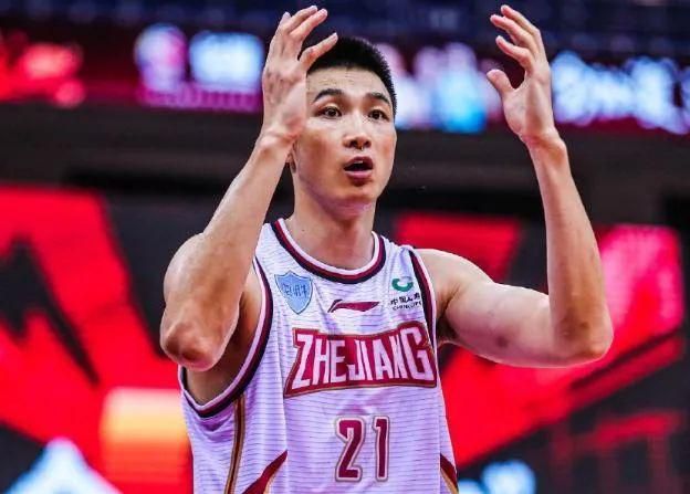 03:30NBA丹佛掘金VS金州勇士，掘金以连胜结束自己的客场之旅，此役将回到主场作战，球队主战向来十分强势，而勇士虽然近况出色，但他们本赛季在客场的战斗力较为羸弱，本场比赛能否在客场拼得一线生机？06:00NBA洛杉矶湖人VS波士顿凯尔特人，经典的黄绿大战不一样的场面对决，湖人上一战虽然取胜，但他们近况不佳，而凯尔特人连战连捷，偶尔的输球瑕不掩瑜，且他们客战胜率达到5成以上，此役湖人主战会遇到不小的挑战。